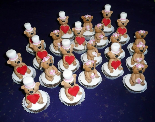Svadobné torty » Torta Muffiny s postavičkou nevesty a ženícha