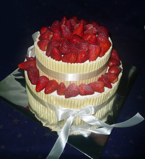 Dvojposchodové torty » Torta Svadobná s jahodami