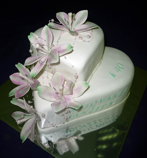 Najnovšie torty » Torta Biele srdce s kvetmi