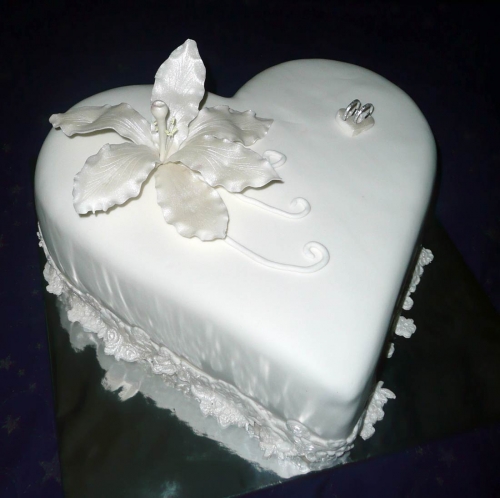 Svadobné torty » Torta Srdce s kvetom