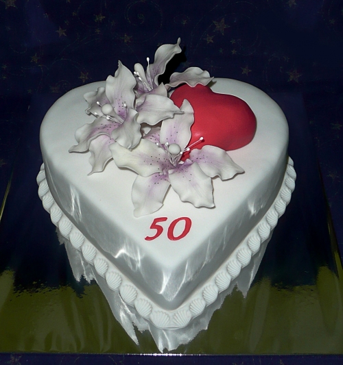 Svadobné torty » Torta Srdce s kvetmi