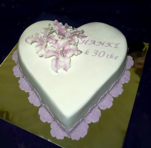 Svadobné torty » Torta Srdce s kvetmi