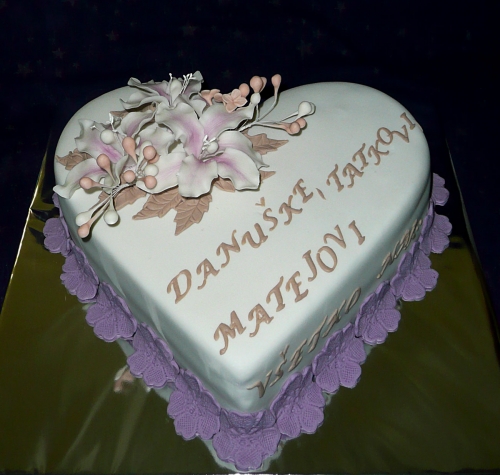 Svadobné torty » Torta Srdce s kvetmi