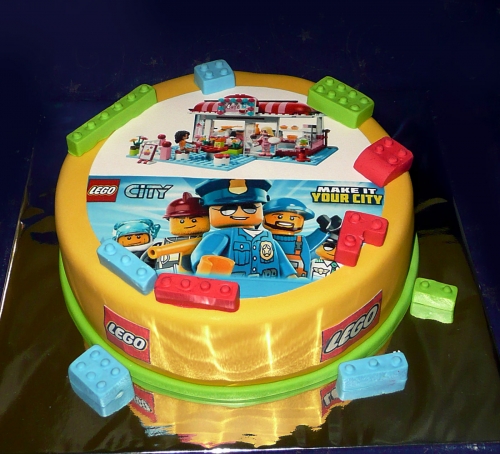 Svadobné torty » Torta Lego city s jedlým obrázkom