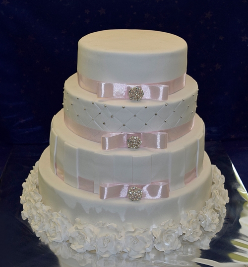 Svadobné torty » Torta Svadobná biela s kvetmi