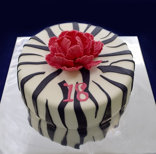 Torty pre ženy » Torta Retro s kvetmi