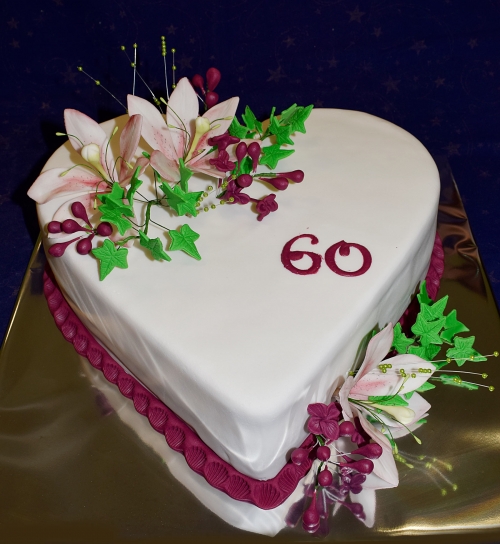 Torty » Torta Srdce na 60tku s kvetmi