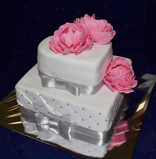 Svadobné torty » Torta Štvorcová s kvetmi